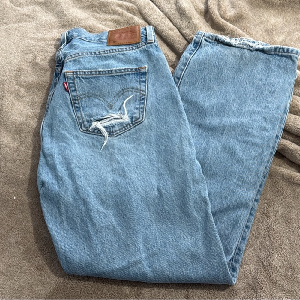 Women’s Levi jeans size 28